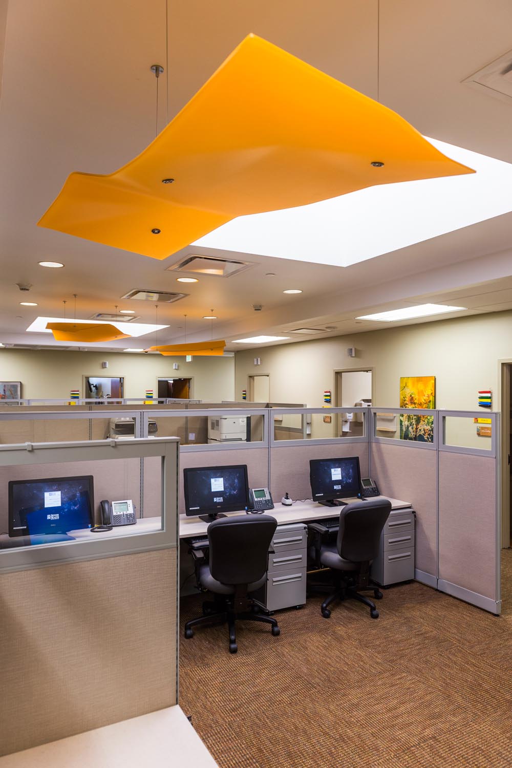 DHHA Southwest Clinic Interior Photo NursePods 01 Dressel Martin MediaWorks 1000x1500